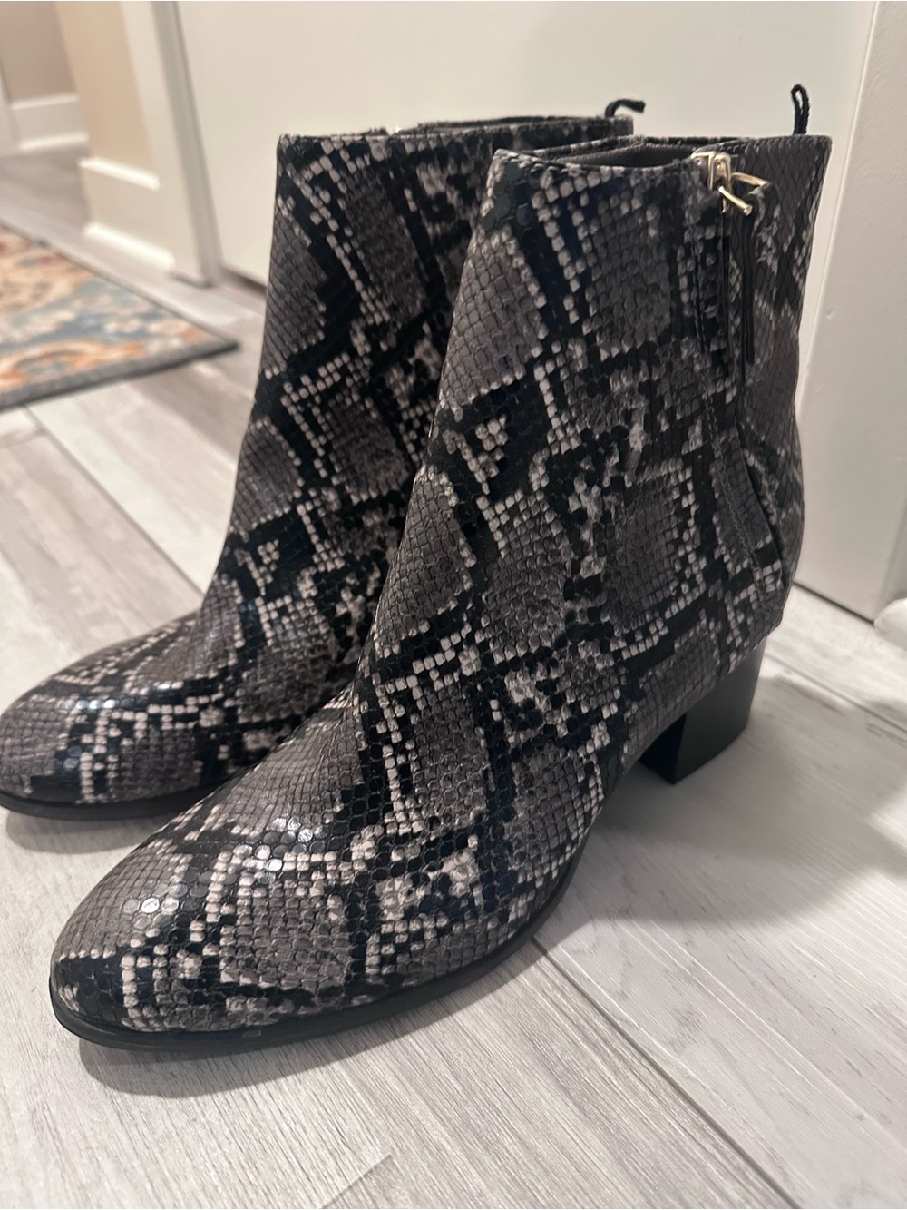 Old navy Women's Snake-Print Ankle Boots in Black and Gray